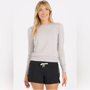 VUORI DAYDREAM CREW in COLOR LIGHT HEATHER GREY SIZE S